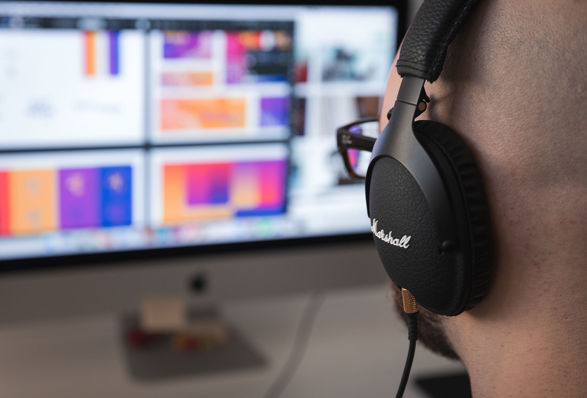 Remote work and using headphones in the office are also possible